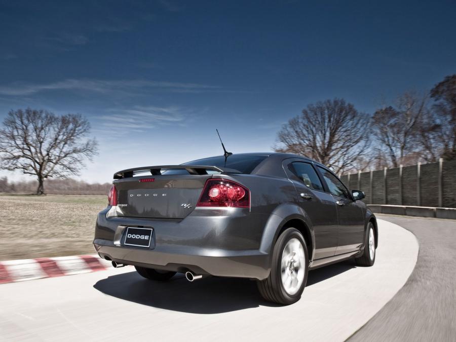  Dodge Avenger R/T 2011 года  (фото 8 из 12)